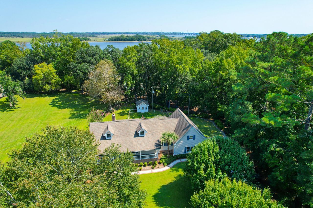 935 River Road Photo 31