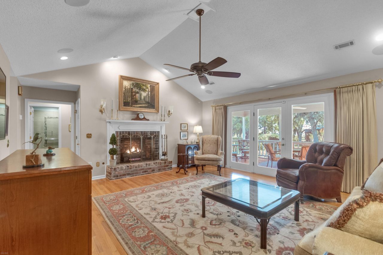 935 River Road Photo 4