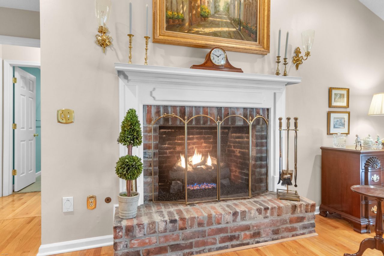 935 River Road Photo 6