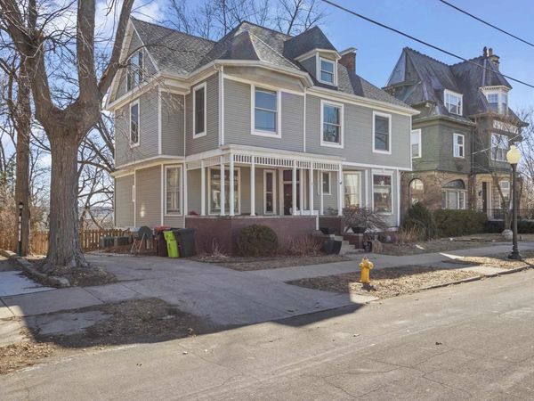 528 W HIGH Street, Peoria, IL 61602