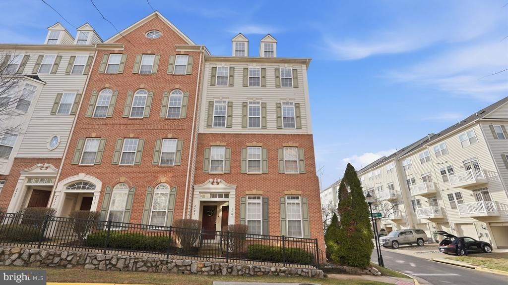 2483 Eastbourne Drive, Woodbridge, VA 22191 Main Photo