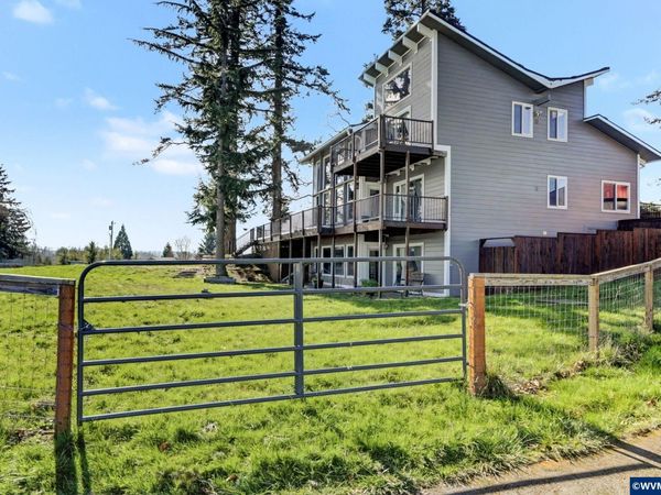 9915 Marquam Cir, Molalla, OR 97038