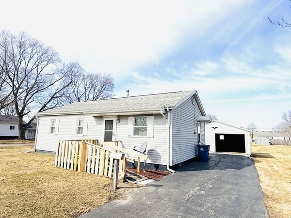 502 E Mcneil Avenue , Hoopeston, IL 60942