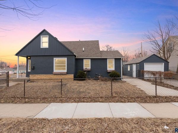 707 E 26th St, Sioux Falls, SD 57105