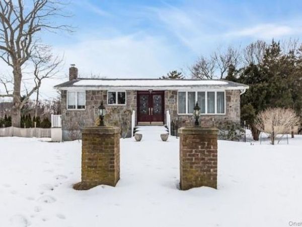 4225 Stars Road , East Marion, NY 11939