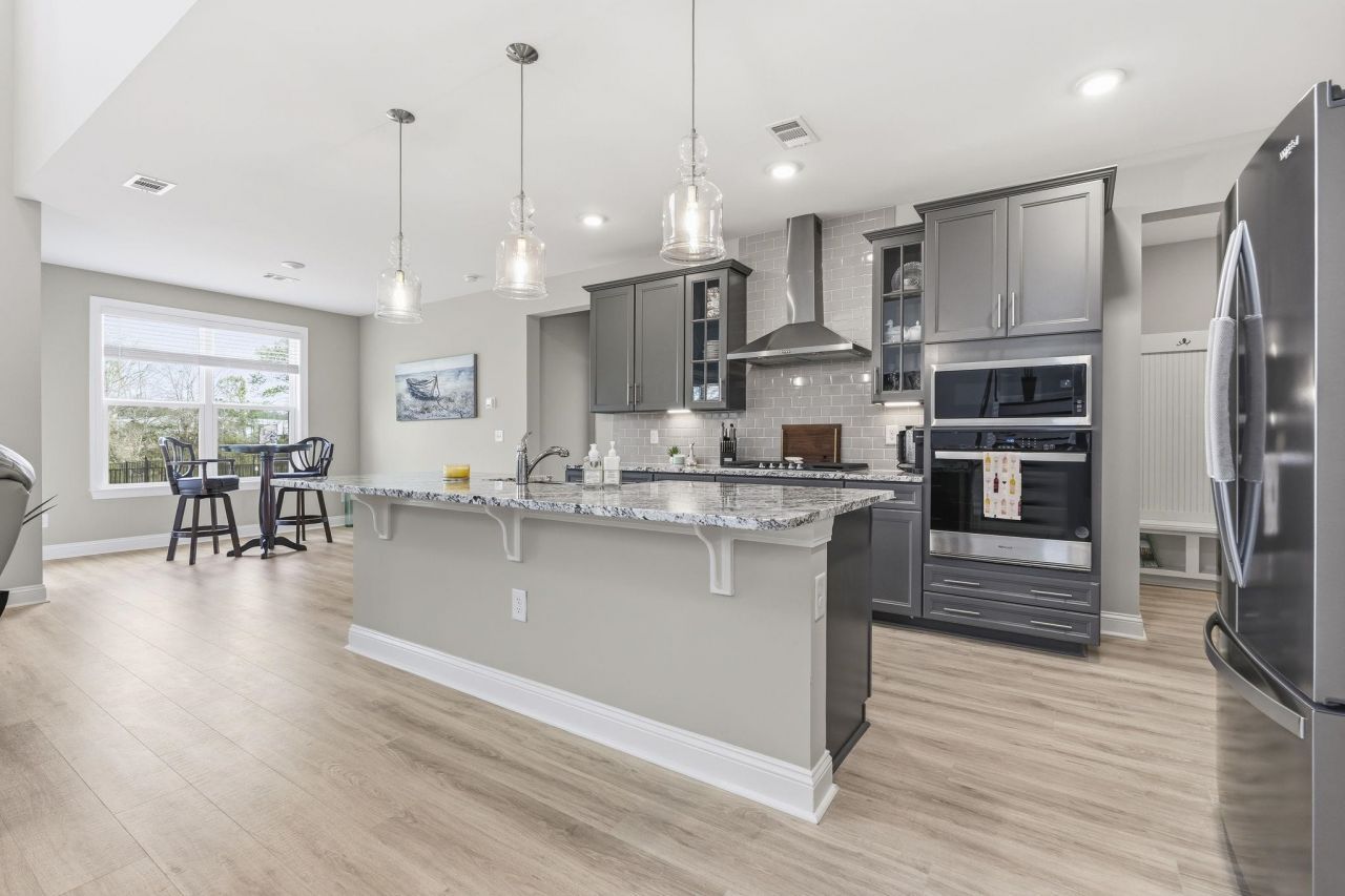 440 Mikita Dr. Photo 11