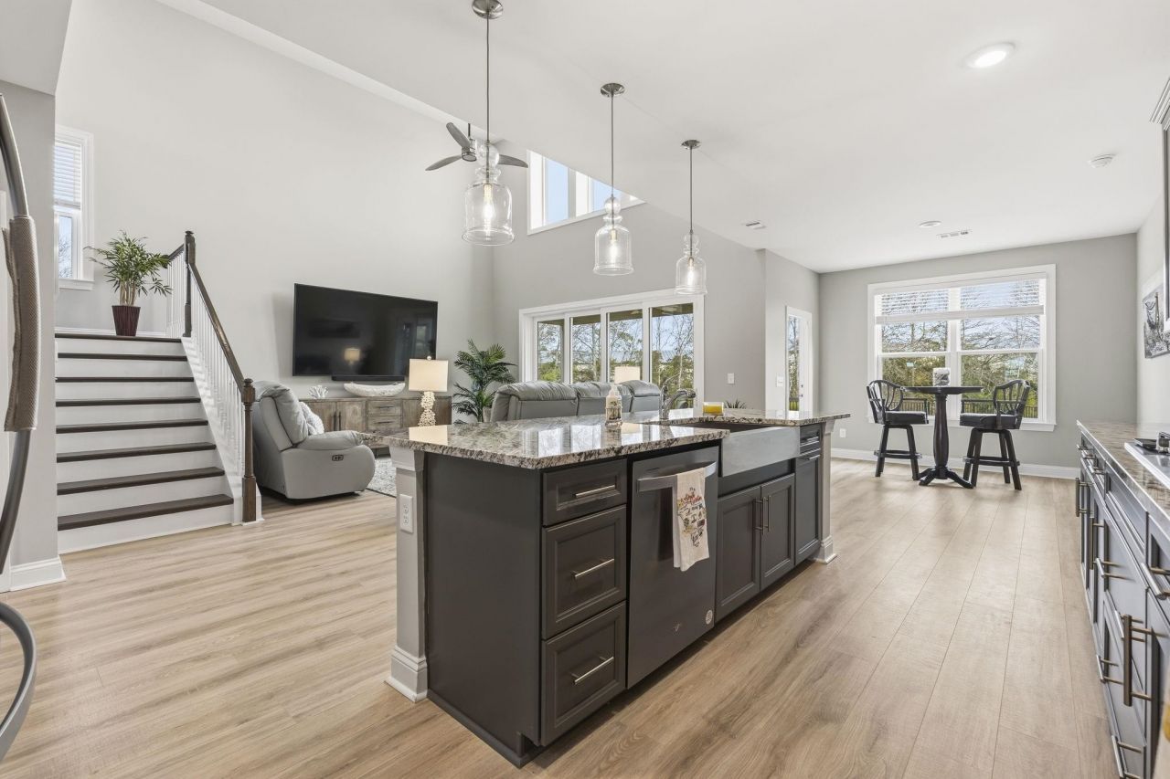 440 Mikita Dr. Photo 13