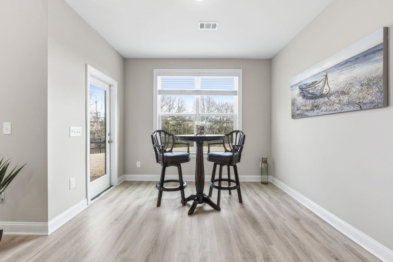 440 Mikita Dr. Photo 16