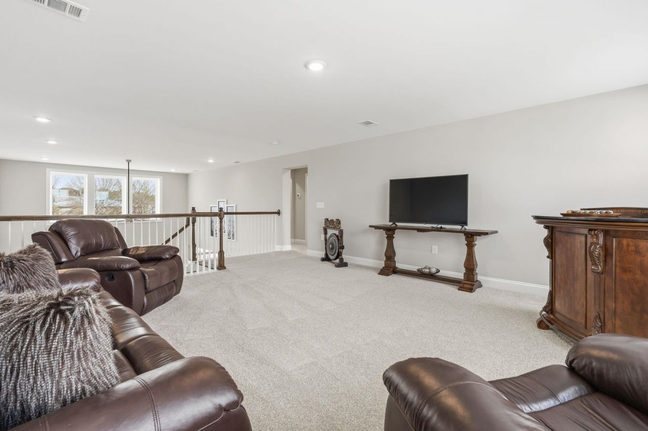 440 Mikita Dr. Photo 32