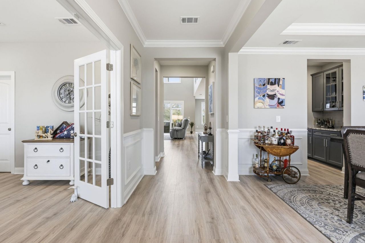 440 Mikita Dr. Photo 4