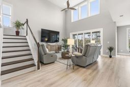 440 Mikita Dr. photo 4