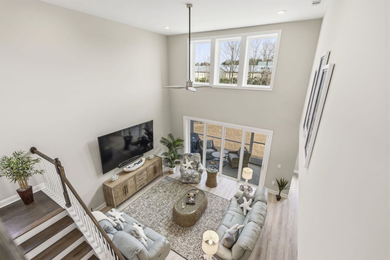 440 Mikita Dr. Photo 6