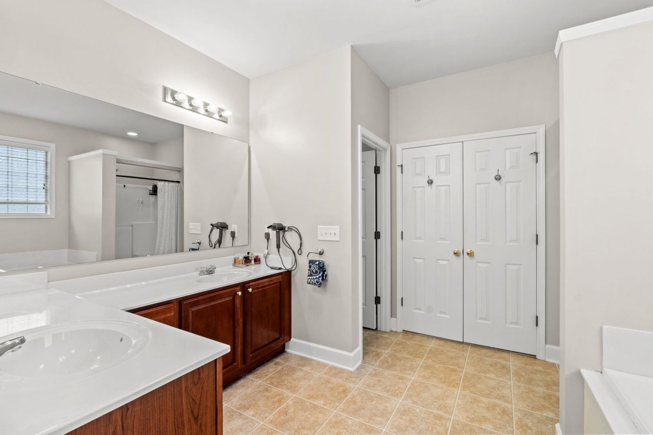 2450 Windmill Way Photo 16