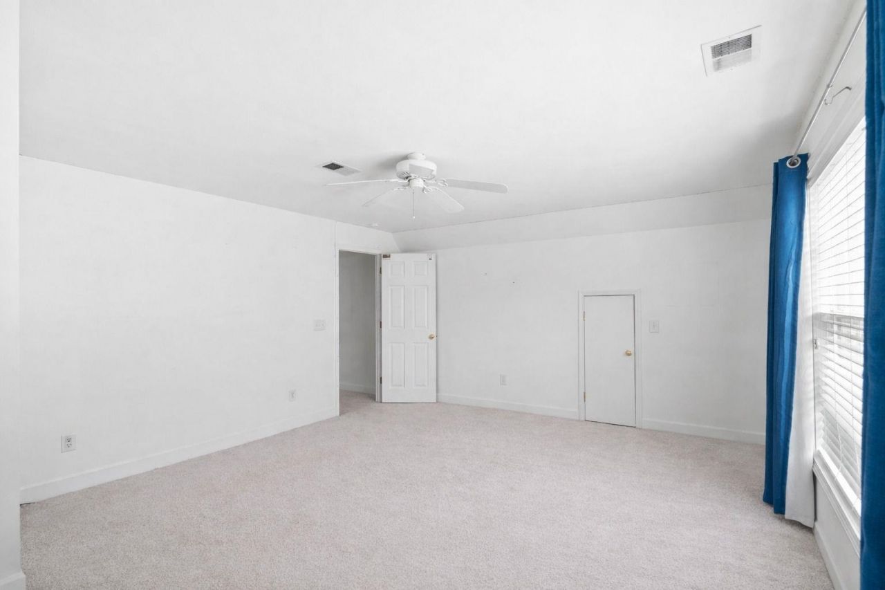 2450 Windmill Way Photo 32