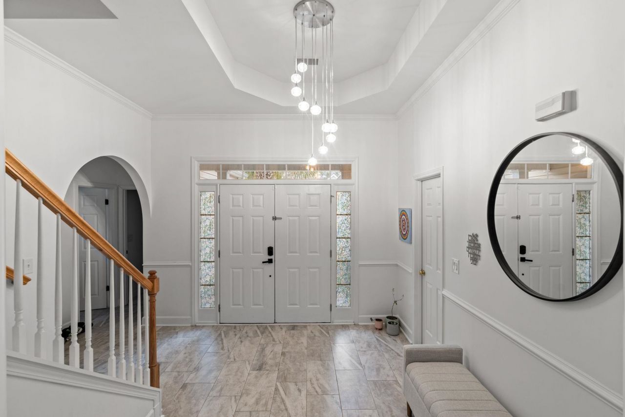 2450 Windmill Way  Photo 4