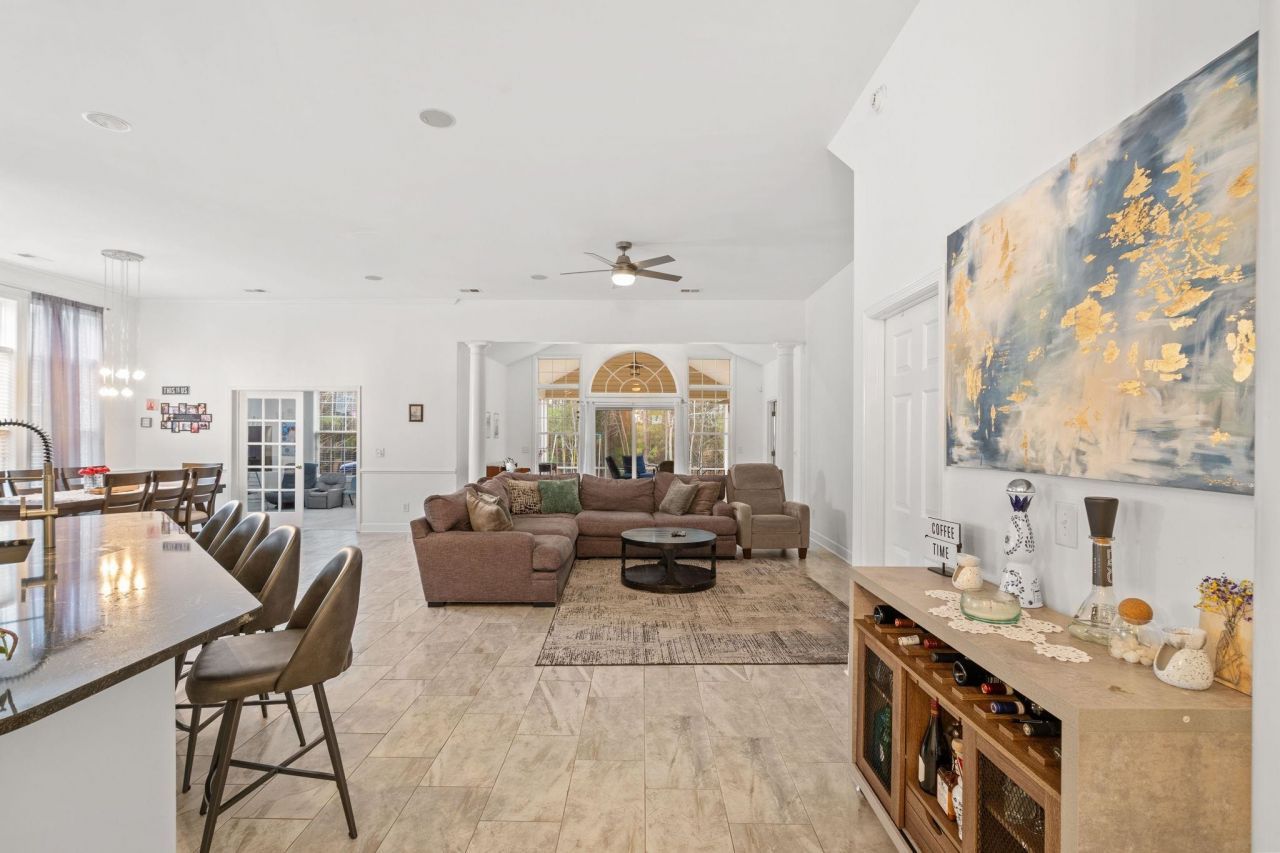 2450 Windmill Way Photo 4