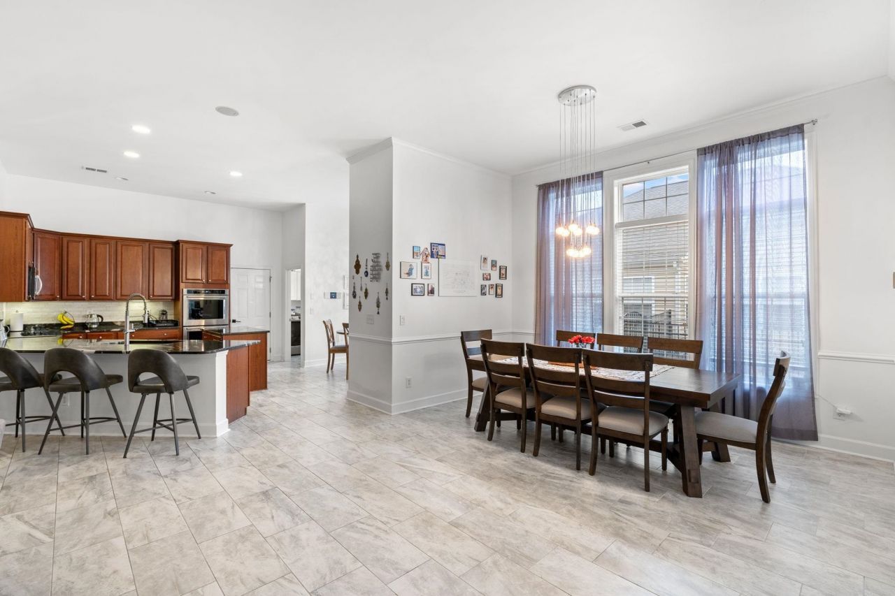 2450 Windmill Way Photo 6