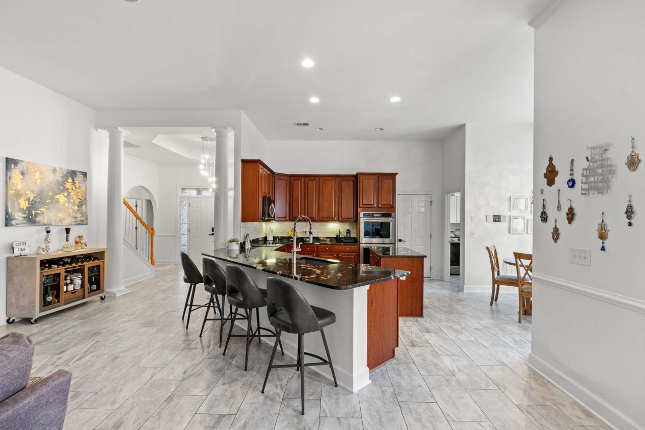 2450 Windmill Way Photo 8