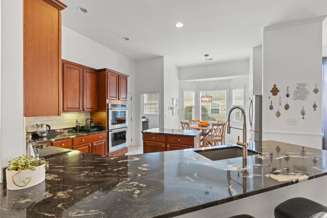 2450 Windmill Way Photo 9