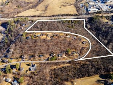 850 COMMERCE RD, STAUNTON, VA 24401