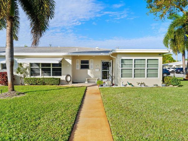 201 Country Lane, Unit B, Boynton Beach, FL 33435