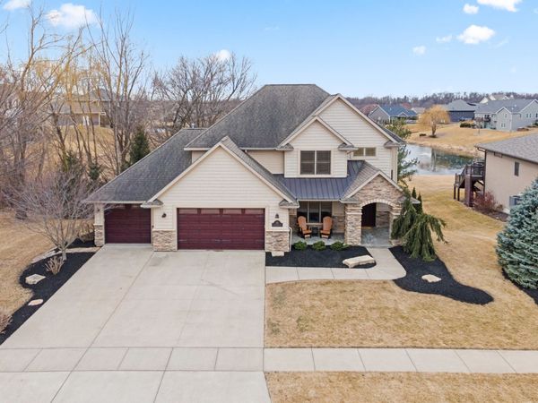 36 Blackstone Way , Le Claire, IA 52753