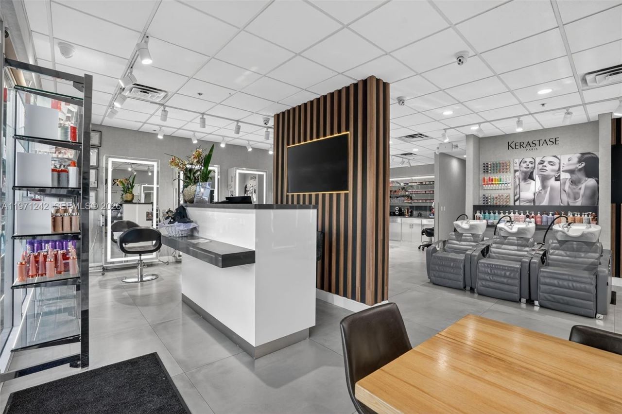 For Sale Beauty Salon In Hialeah, Hialeah, FL 33015 Photo