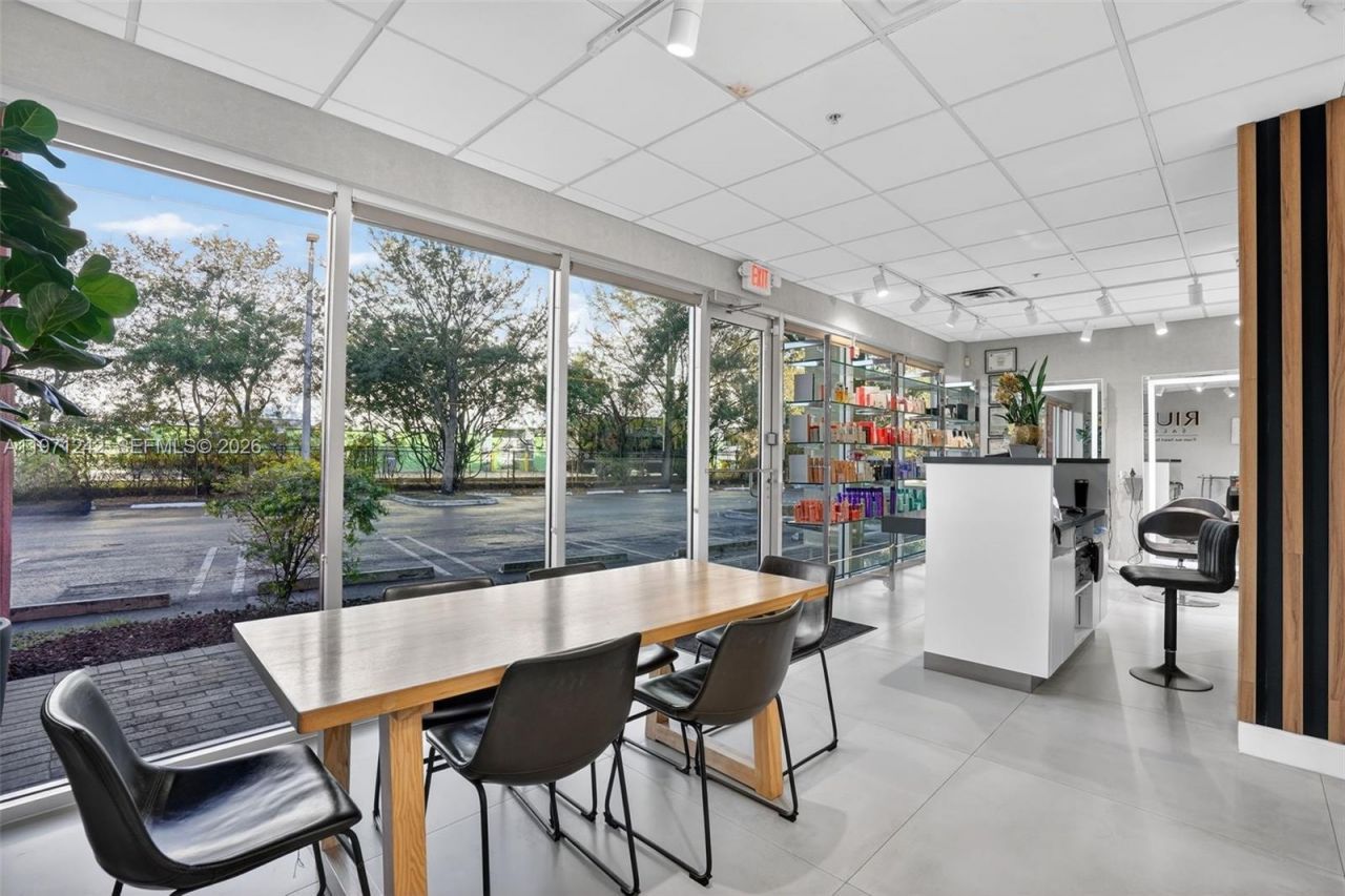 For Sale Beauty Salon In Hialeah, Hialeah, FL 33015 Photo