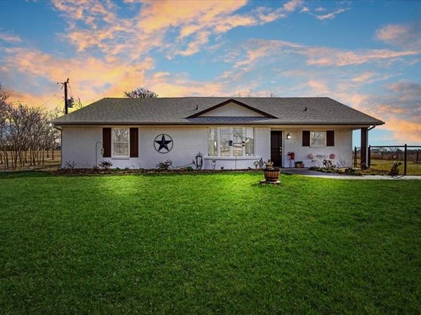 698 Hackberry, Van Alstyne, TX 75495