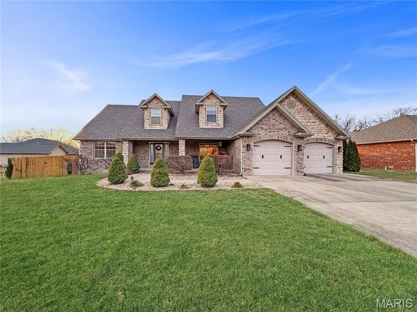 1835 Magnolia Drive , Lebanon, MO 65536