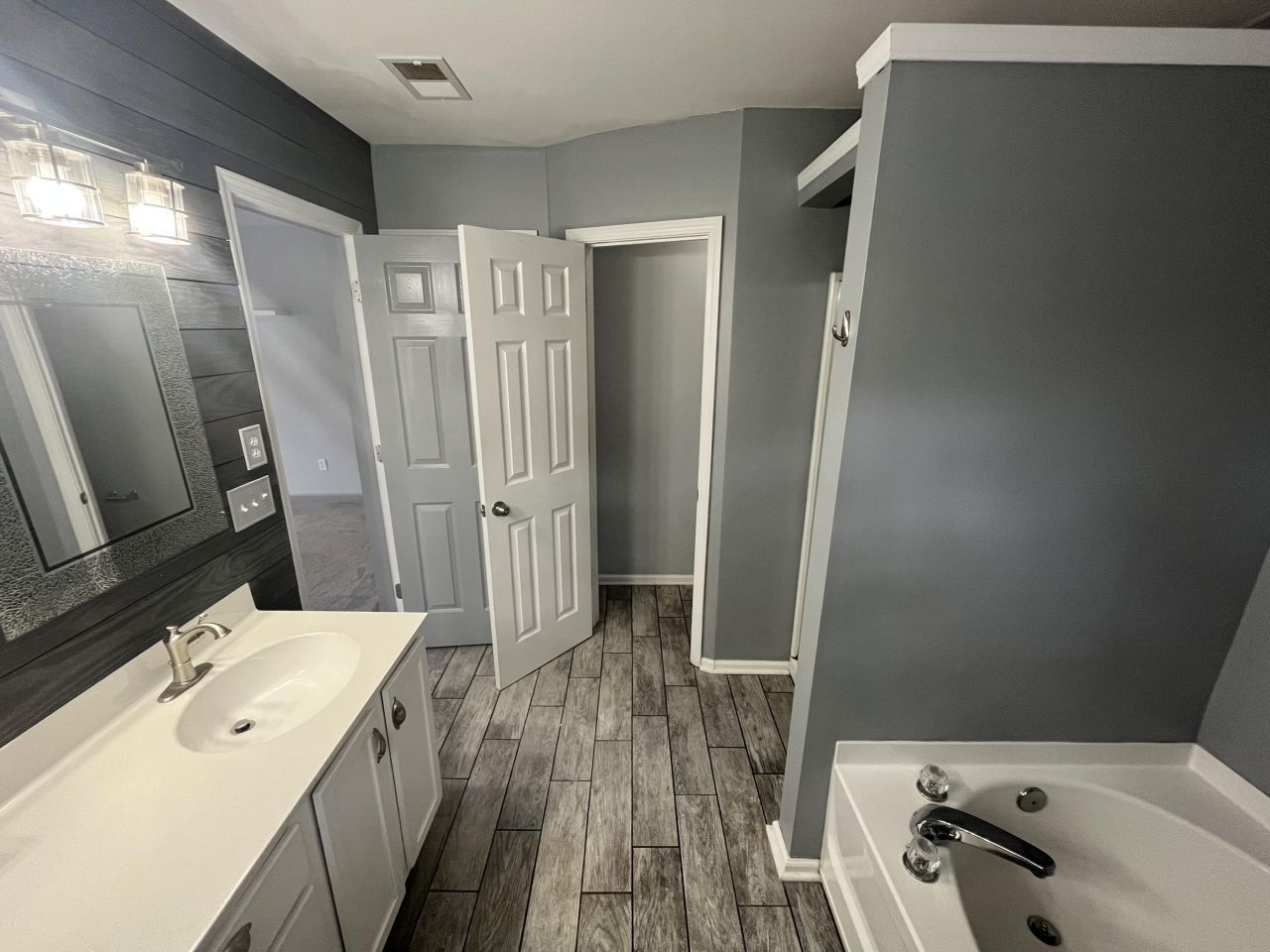 242 Medford Drive Photo 15