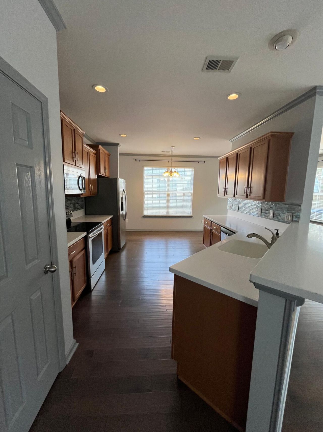 242 Medford Drive Photo 5