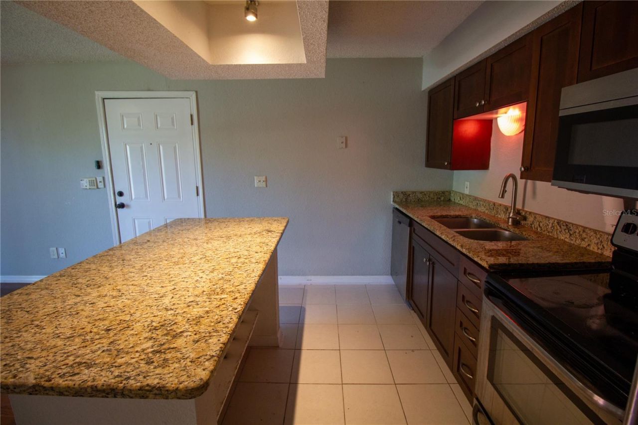 10200 Gandy Boulevard N, Unit 402, Saint Petersburg, FL 33702 Photo