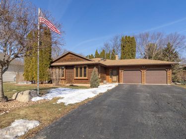 1081 Avanti Drive, Mendota Heights, MN 55118