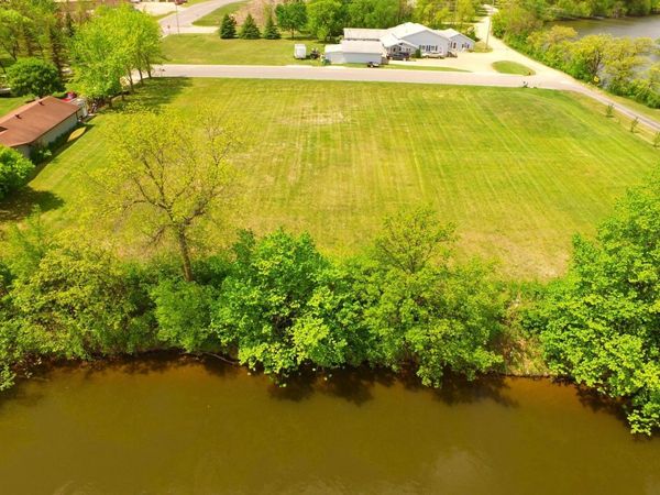 106 Breezy Drive , Thief River Falls, MN 56701