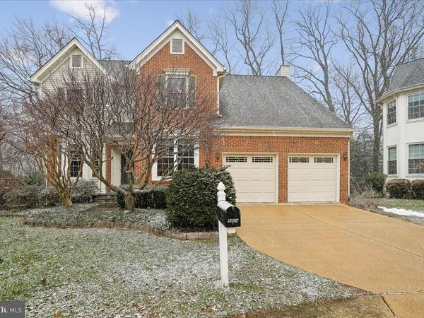 9804 CRESENCE WAY, FAIRFAX, VA 22032