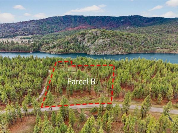 23500 N McLellan Ln, Nine Mile Falls, WA 99026