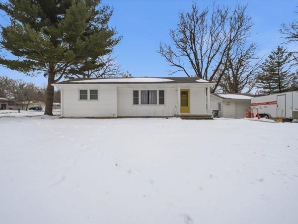 1604 S Forest Road, Cedar Falls, IA 50613