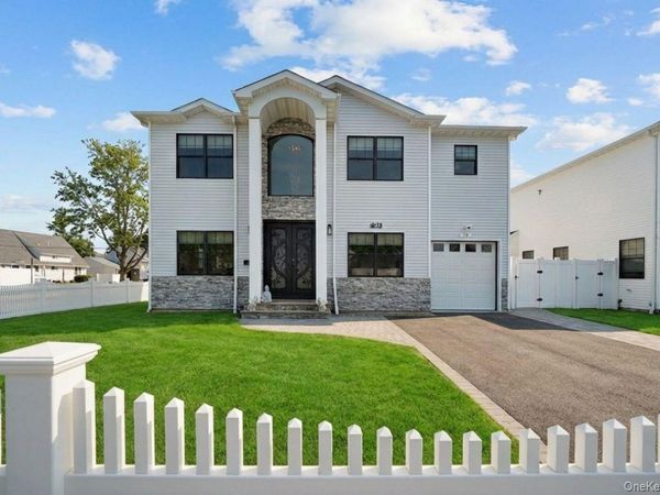 79 Cherry Lane , Hicksville, NY 11801