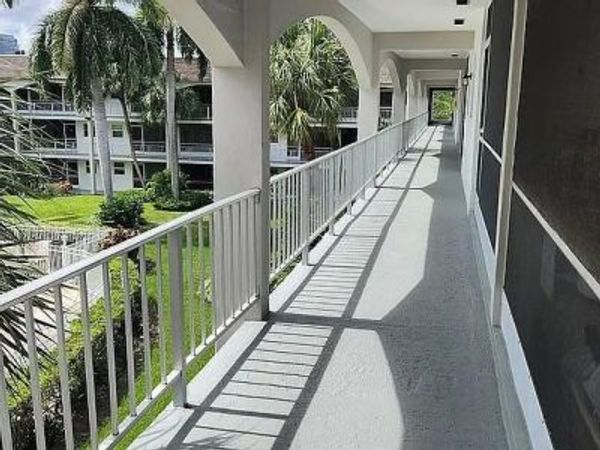 581 Blue Heron Dr, Unit #316-B, Hallandale Beach, FL 33009