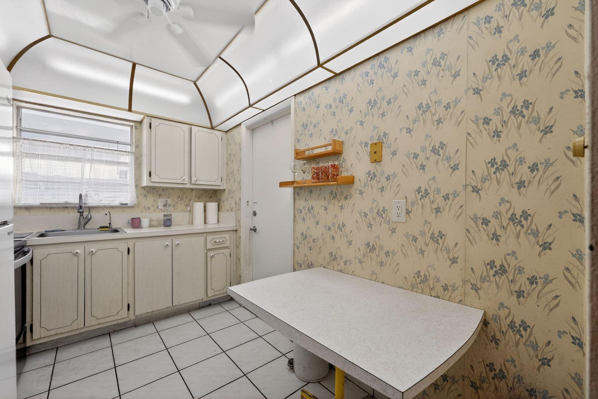 581 Blue Heron Drive, Unit #316-B, Hallandale Beach, FL 33009 Photo