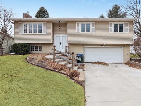 3730 Kenwood Avenue, Davenport, IA 52807