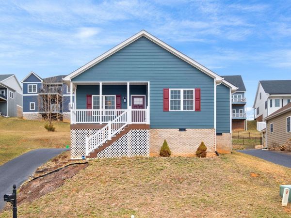 121 BEAUREGARD DR, STAUNTON, VA 24401