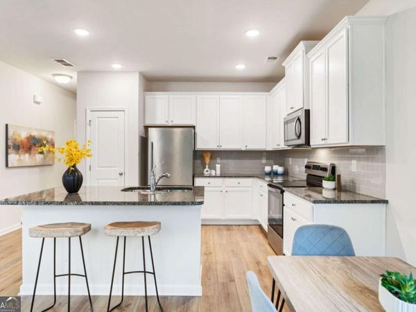 2824 Saratoga Lake View, Decatur, GA 30034
