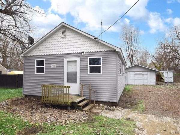2390 E Boatfield Avenue, Burton, MI 48529