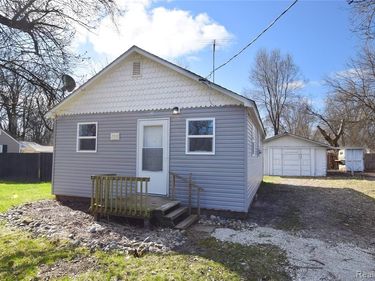 2390 E Boatfield Avenue, Burton, MI 48529