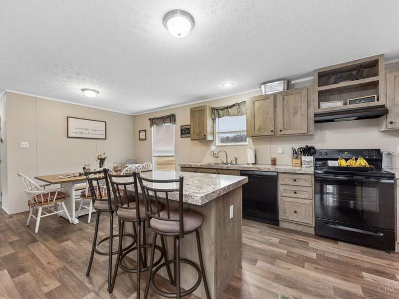 1780 Martinique Drive, Sterling Twp, OH 45154 Photo 16