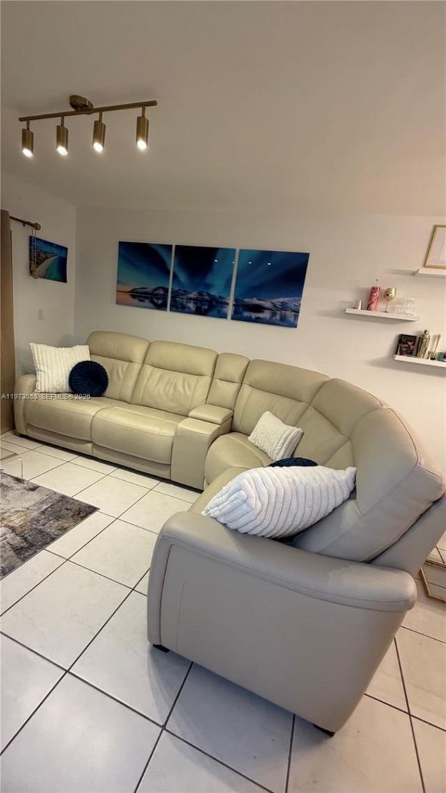 3011 W 76th St , Unit A-104, Hialeah, FL 33018 Photo