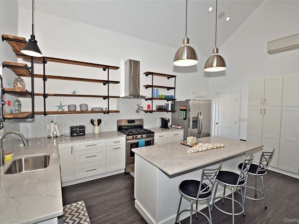 68 Daytona Street , Atlantic Beach, NY 11509