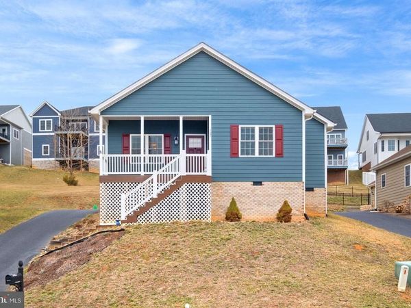 121 BEAUREGARD DRIVE, STAUNTON, VA 24401